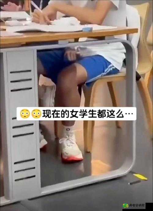 同桌胸大且经常摸着我的那些尴尬经历